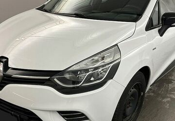 Renault Clio 150.000 km 7.949 &euro; Gummersbach (Zwischen Toom Markt und ATU) 51645