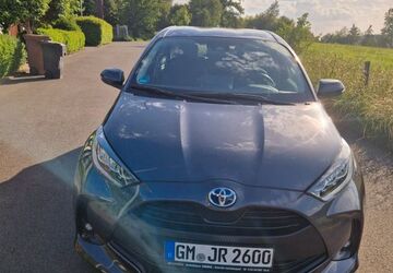 Toyota Yaris 22.000 km 20.900 &euro; Gummersbach 51643