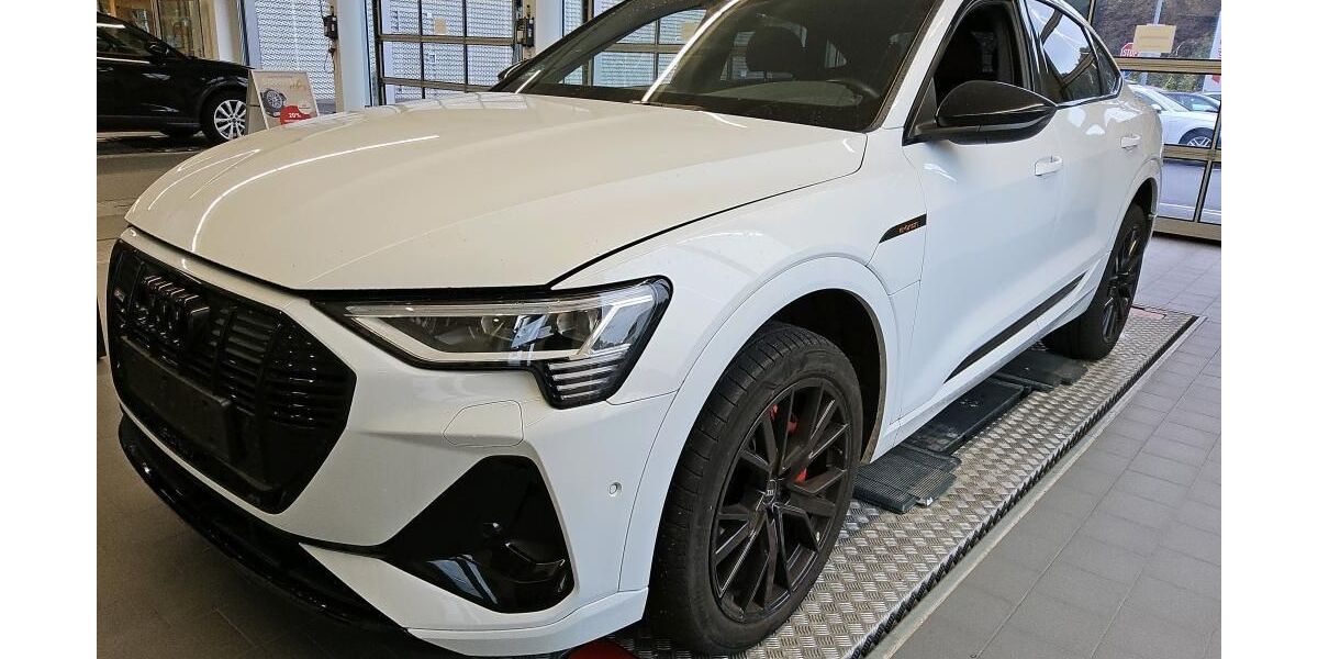 Audi e-tron 26.690 km 32.140 &euro; Hagen 58091