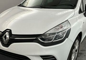 Renault Clio 84.000 km 8.749 &euro; Gummersbach (Zwischen Toom Markt und ATU) 51645