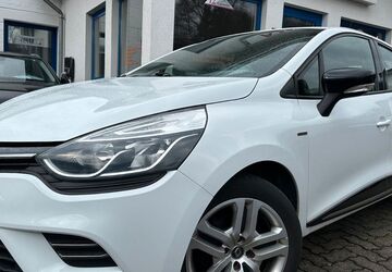 Renault Clio 130.000 km 8.749 &euro; Gummersbach (Zwischen Toom Markt und ATU) 51645
