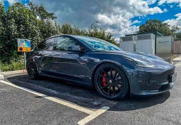 Tesla Model 3 61.790 km 28.400 &euro; Gevelsberg 58285