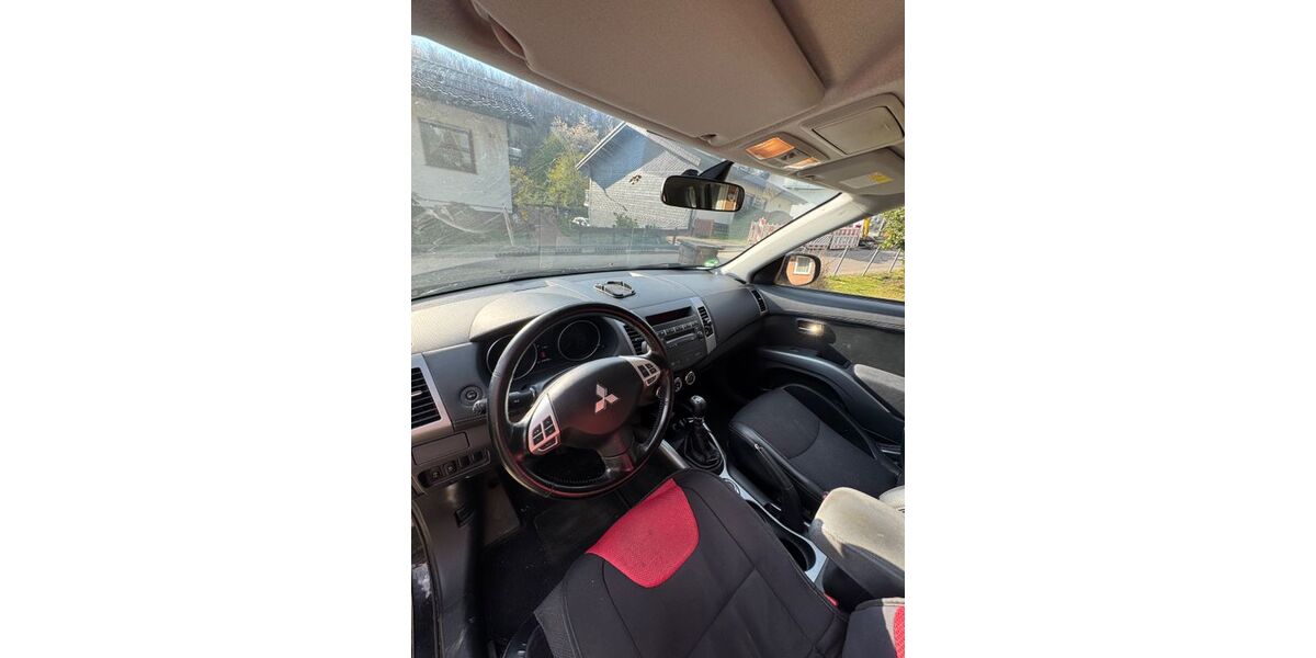Mitsubishi Outlander 218.000 km 4.900 &euro; Bergneustadt 51702
