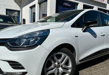 Renault Clio 69.000 km 9.649 &euro; Gummersbach (Zwischen Toom Markt und ATU) 51645