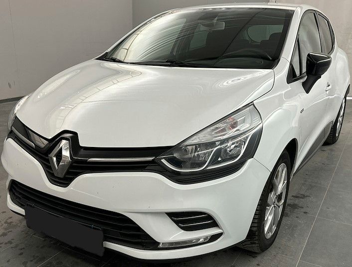 Renault Clio 84.000 km 8.749 &euro; Gummersbach (Zwischen Toom Markt und ATU) 51645