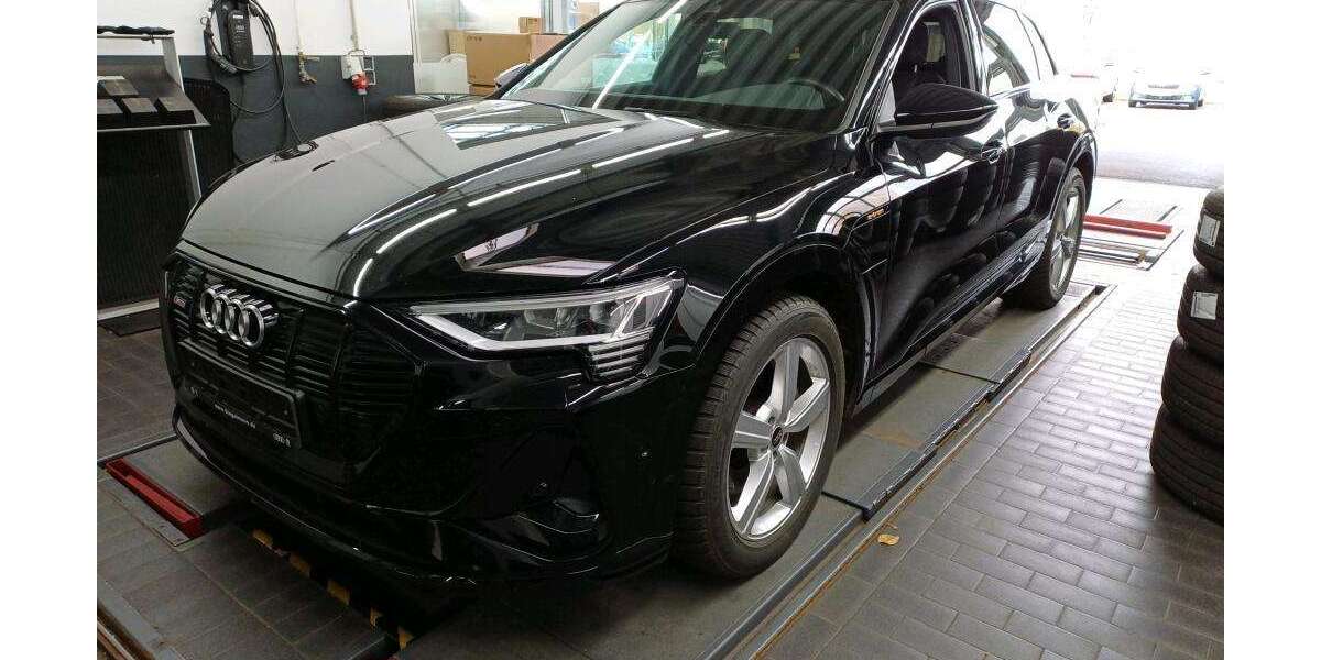 Audi e-tron 61.791 km 34.650 &euro; Hagen 58091