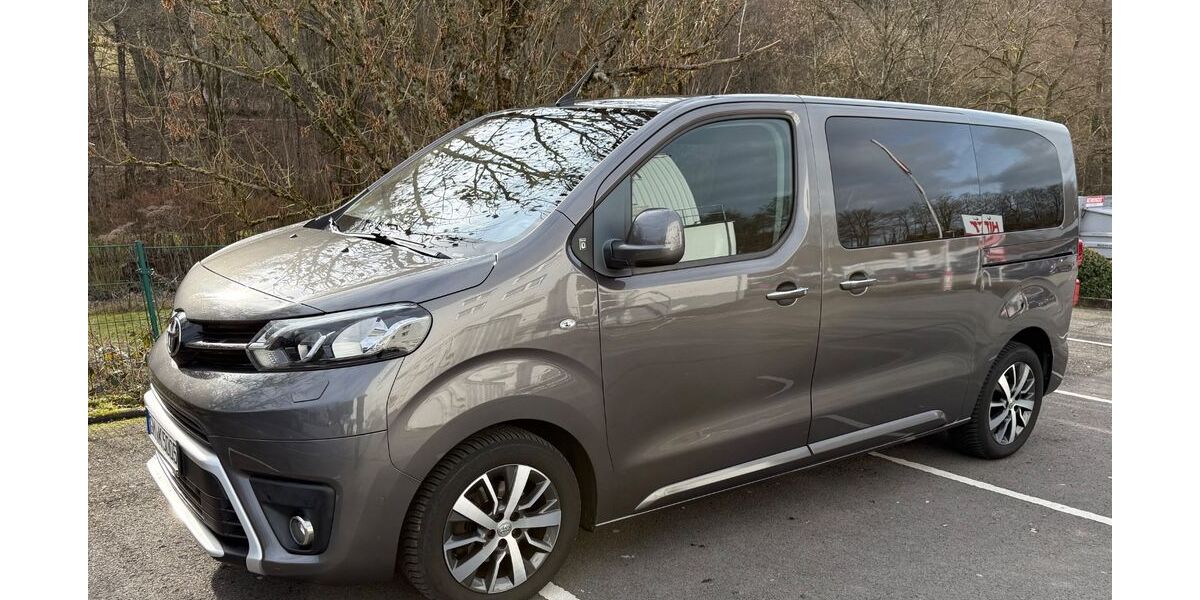 Toyota Proace (Verso) 128.300 km 23.990 &euro; Gummersbach 51645