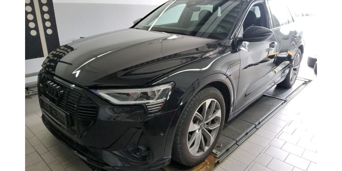Audi e-tron 29.739 km 31.800 &euro; Hagen 58091