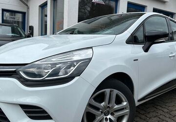 Renault Clio 130.000 km 8.749 &euro; Gummersbach (Zwischen Toom Markt und ATU) 51645