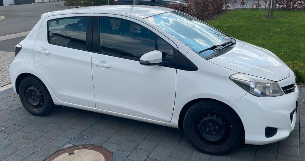 Toyota Yaris 130.000 km 4.900 &euro; Schwerte 58239