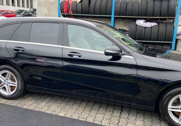 Mercedes-Benz 220 190.000 km 13.899 &euro; Gummersbach 51643
