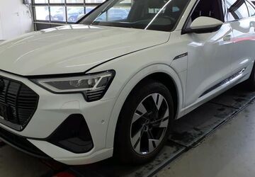Audi e-tron 43.621 km 40.635 &euro; Hagen 58091