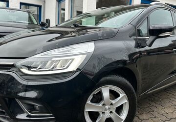 Renault Clio 160.000 km 7.849 &euro; Gummersbach (Zwischen Toom Markt und ATU) 51645